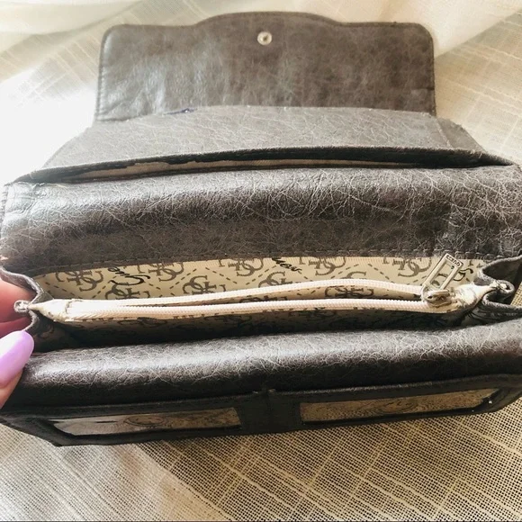 💜3/$30 Guess Wallet with logo - Picture 4 of 12
